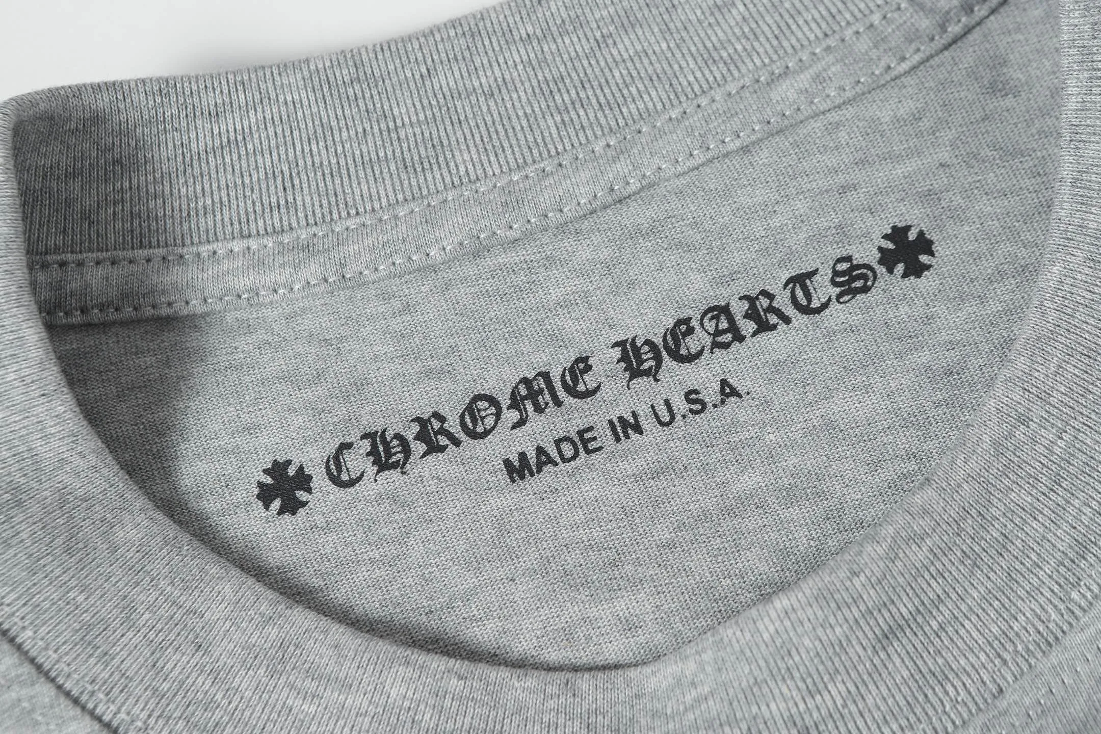P150 Cross-border model, please do not place an order if you are pursuing quality - Chrome Hearts/Chrome Hearts Graffiti ✍️ printed short-sleeved T-shirt - High weight, high density and high quality. The wool is soft, delicate and skin-friendly. Soft and silky to the touch. Excellent warmth and skin-friendly properties. - Customized weaving and dyeing, no color difference, no matter the fabric or workmanship details. Comparing with the ordinary version on the market -Colour: floral gray -Size: S M L XL